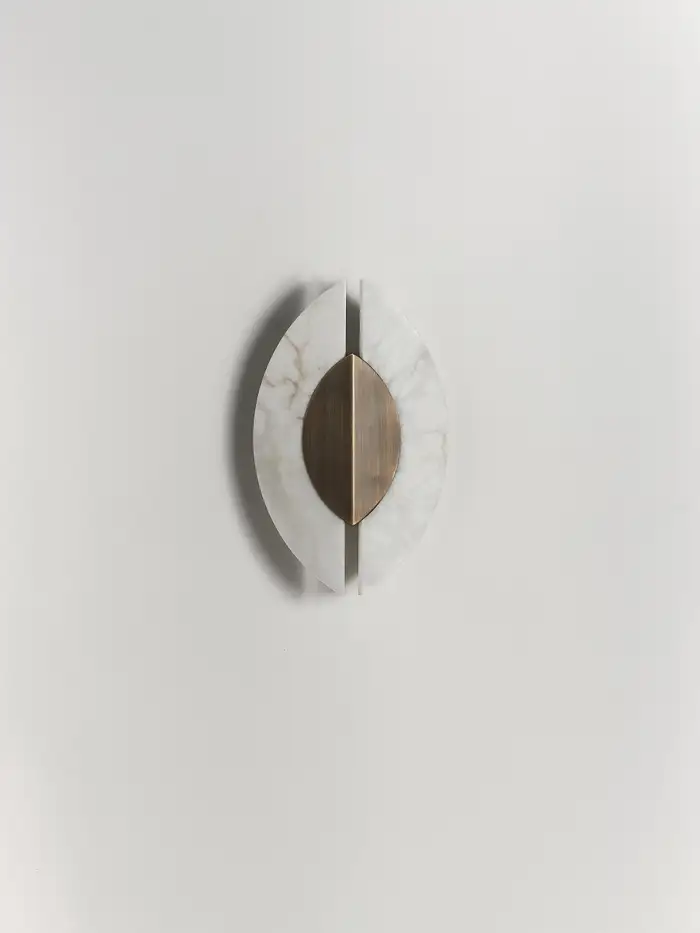 Alabaster Wall Sconce "Shield" - Image 3
