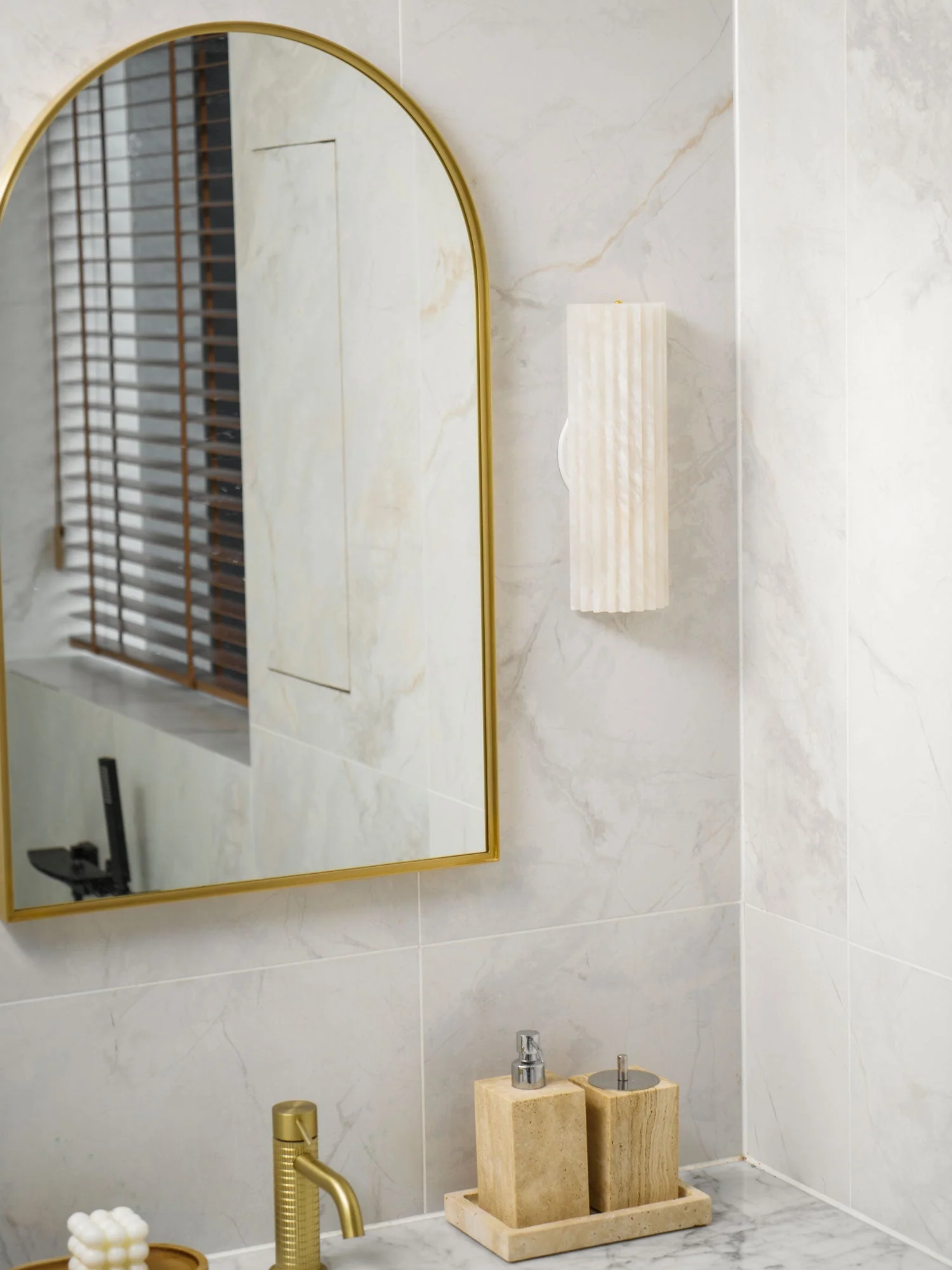 Alvia Alabaster Wall Light - Image 6