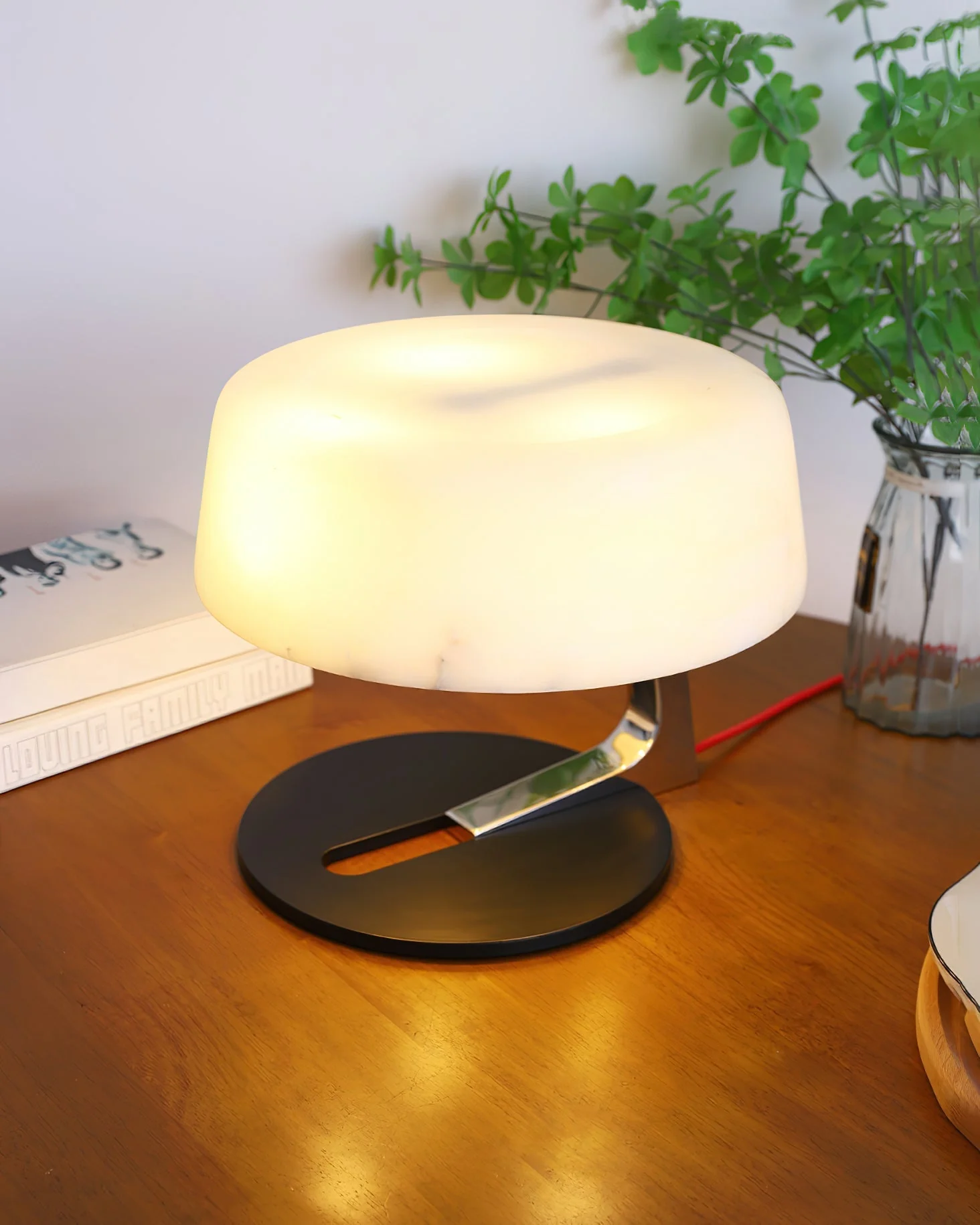 Comete Alabaster Table Lamp - Image 9