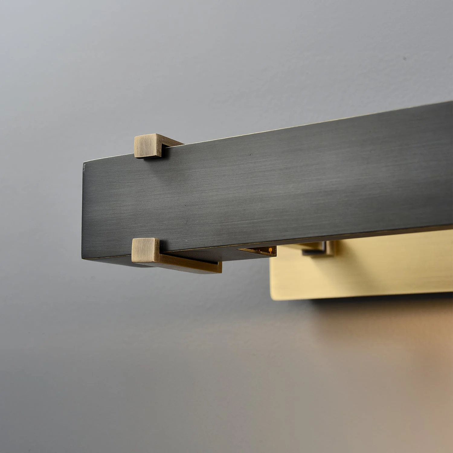 Erddig Double Arm Picture Light - Image 8