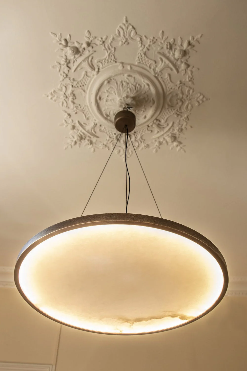 Hublot alabaster chandelier - Image 2