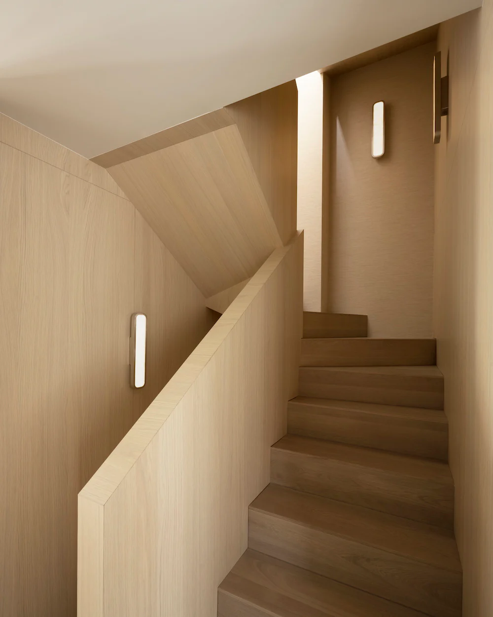 Hublot alabaster wall sconce - Image 12
