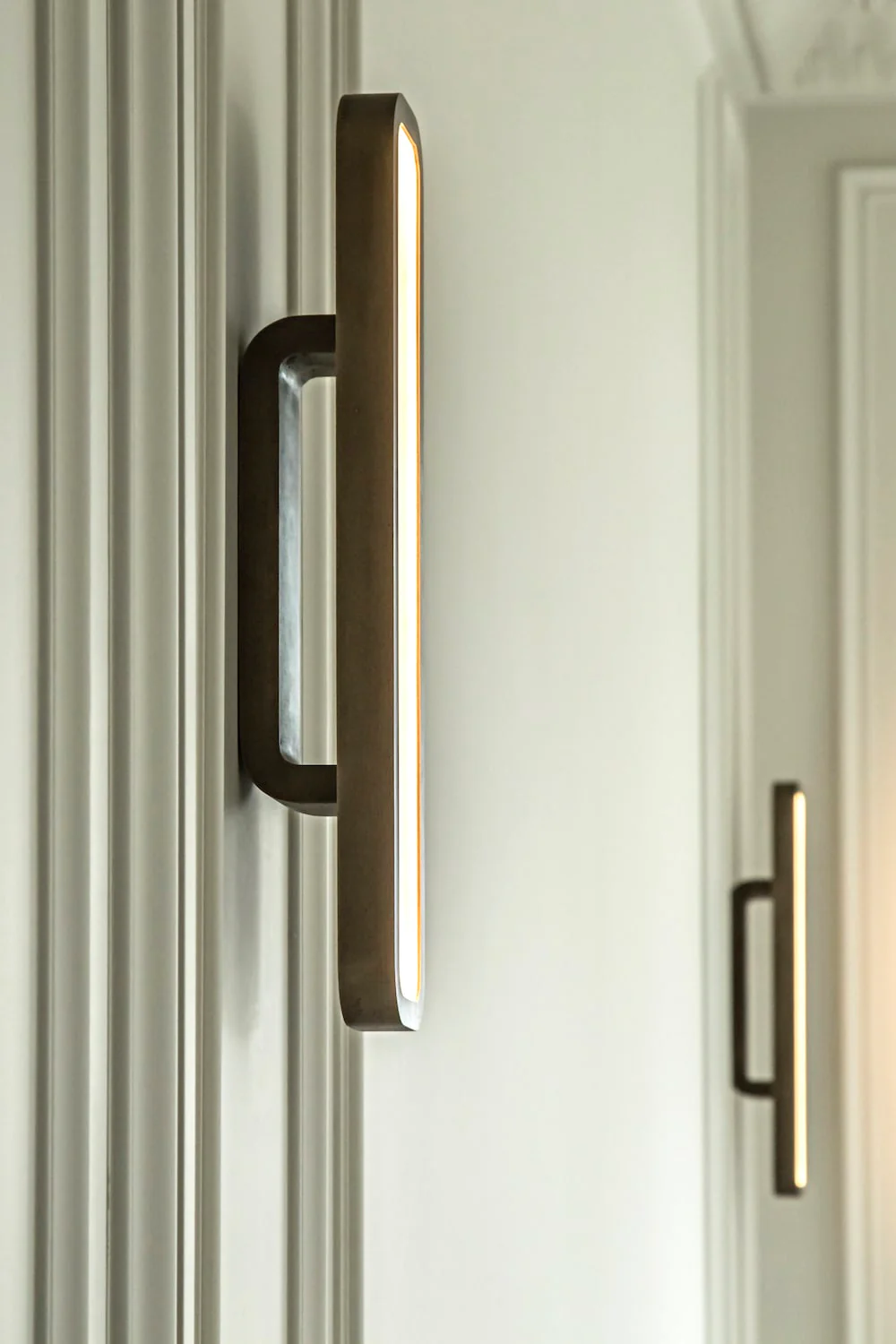 Hublot alabaster wall sconce - Image 14
