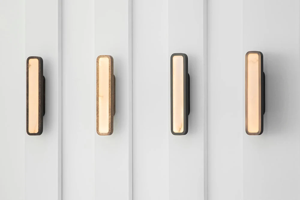 Hublot alabaster wall sconce - Image 6