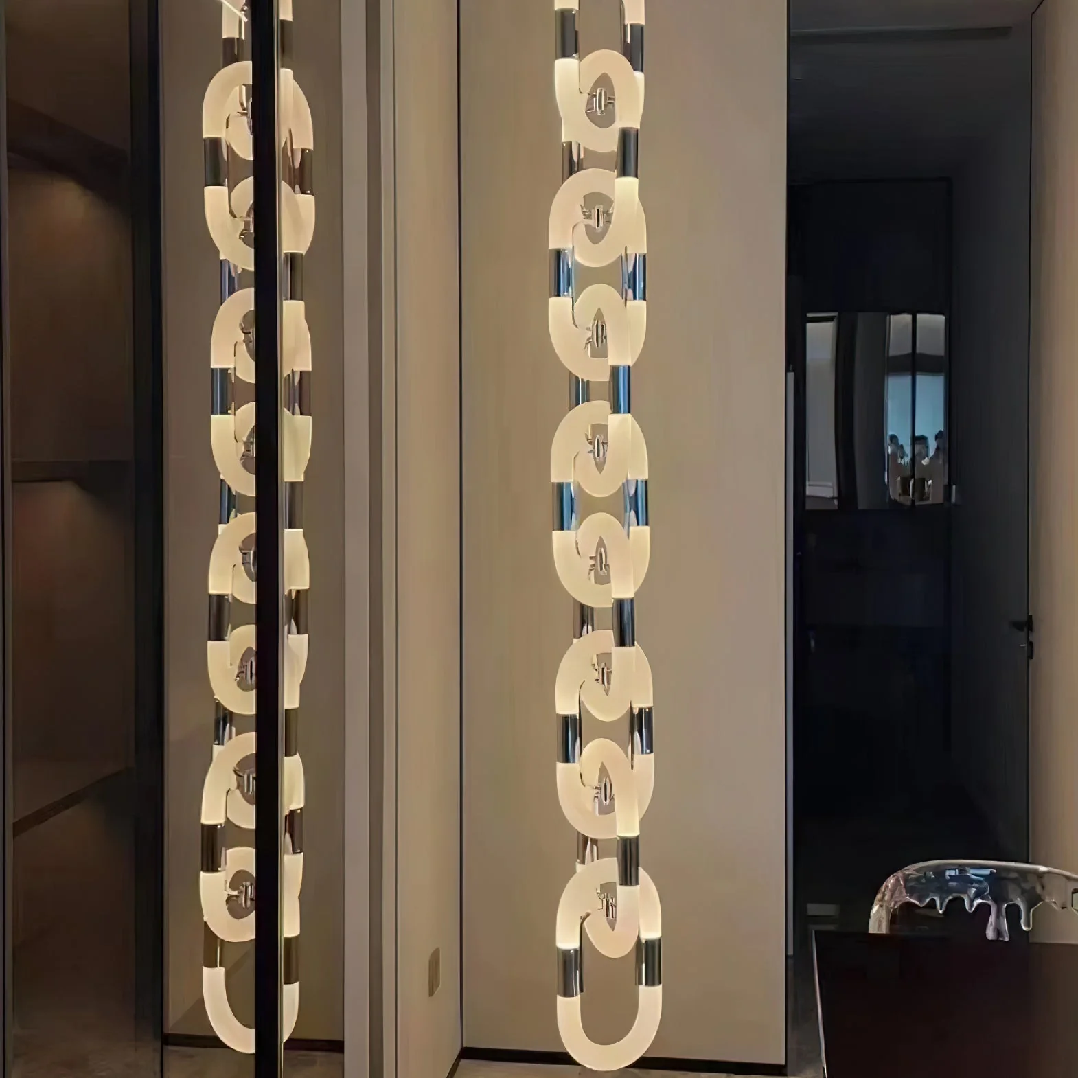 Link Vertical Pendant Light - Image 2
